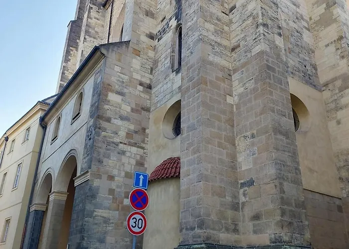 Apartmán Just 3 Min Walk Old Town Center Private E